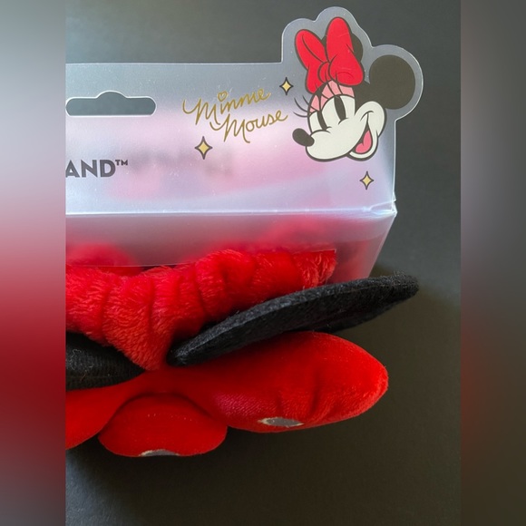 The Crème Shop x Disney Minnie🎀 teddy plush headband. - Picture 5 of 5
